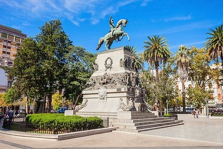 Monumento a General Jose de San Martin nella Plaza San Martin, Cordoba.