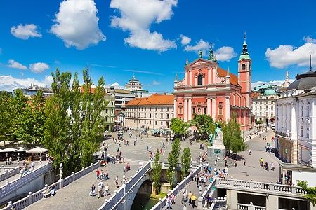 Piazza Prešeren a Lubiana con la Chiesa Francescana sullo sfondo.