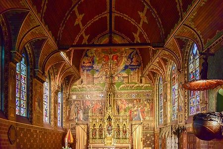 Interno decorato della Basilica del Santo Sangue a Bruges, Belgio.
