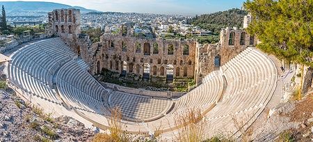 L'Odeon di Erode Attico a Atene visto dalla collina dell'Acropoli.