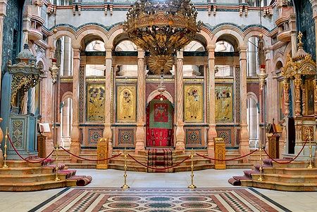 Interno del Catholicon nella Chiesa del Santo Sepolcro a Gerusalemme.