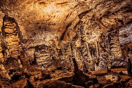 Stalattiti e stalagmiti nella Baradle Cave, Parco Nazionale Aggtelek.