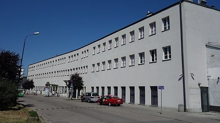La fabbrica di Oskar Schindler a Cracovia in una giornata soleggiata.