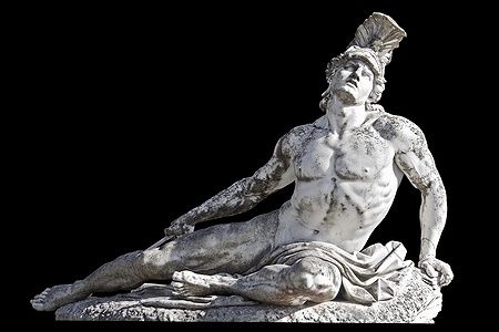 Statua di Achille dall'Achilleion a Corfù su sfondo nero.
