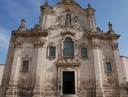 Facciata barocca della Chiesa di San Francesco d'Assisi a Matera.