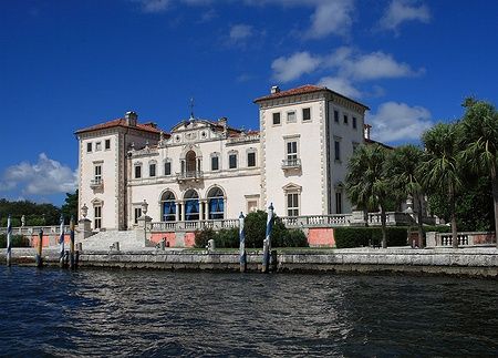 Magnificent Mansion di Villa Vizcaya a Miami vista dalla baia di Biscayne.