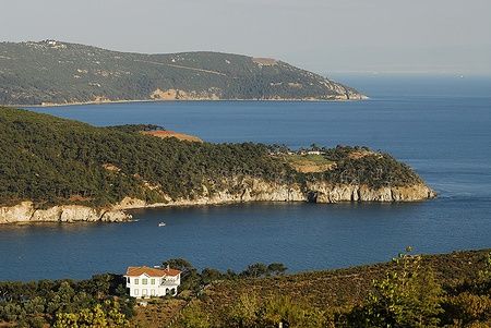 Vista delle Isole dei Principi a Istanbul in una giornata soleggiata.