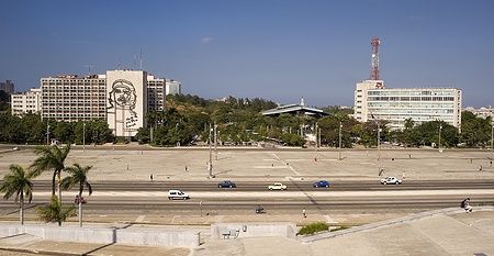 Plaza de la Revolución a L'Avana, Cuba, con ritratto di Che Guevara.