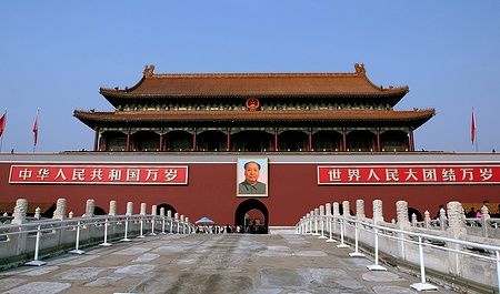 Porta di Tienanmen in Piazza Tienanmen, Pechino, con il ritratto di Mao Zedong