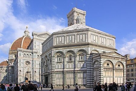 Battistero di San Giovanni a Firenze accanto alla cattedrale.