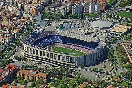 Vista aerea del Camp Nou a Barcellona in una giornata di sole.