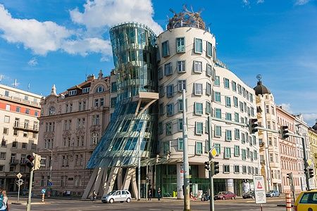La Casa Danzante di Praga, un iconico esempio di architettura moderna.