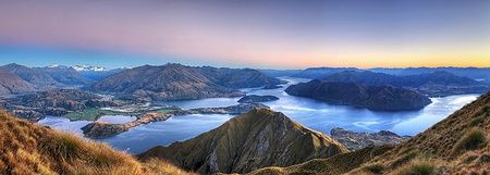 Panoramica del Lago Wanaka e montagne dalla cima di Roy Peak, Nuova Zelanda.