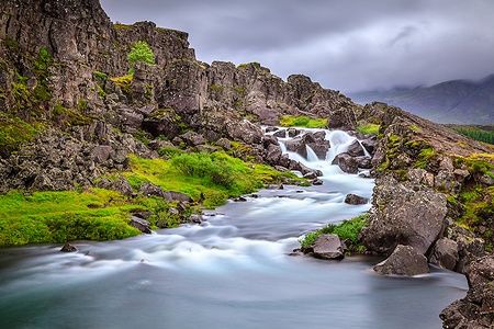 Cascata nel Parco Nazionale di Thingvellir, Islanda.