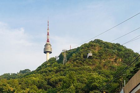 Funivia verso la N Seoul Tower sul monte Namsan a Seul.