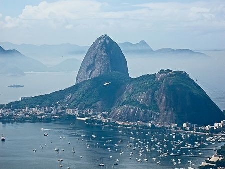 Veduta del monte Pan di Zucchero e del mare da Mirante Dona Marta, Rio de Janeiro.