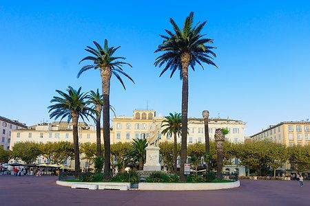 Statua di Napoleone in piazza San Nicola a Bastia, Corsica.