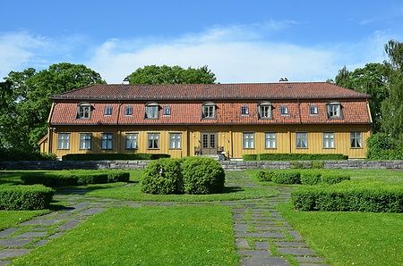 Toyen Manor nel giardino botanico di Oslo sotto il sole.