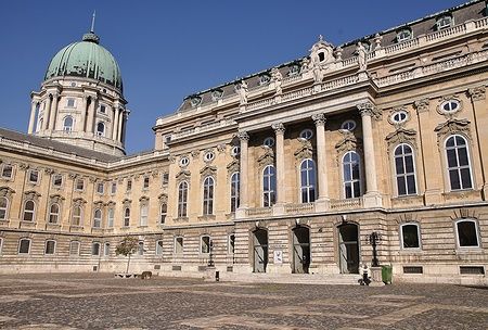 Piazza e architettura del Castello di Budapest, Ungheria.