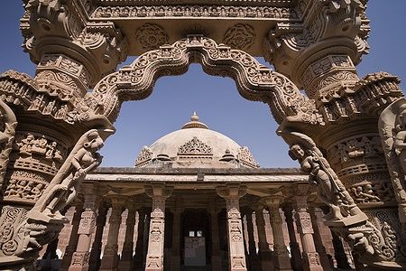 Scultura intricata del Mahavira Temple a Osian, India.