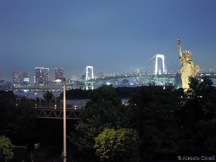 Il Rainbow Bridge e la statua della libertà