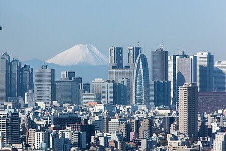 Skyline di Tokyo con il Monte Fuji sullo sfondo.