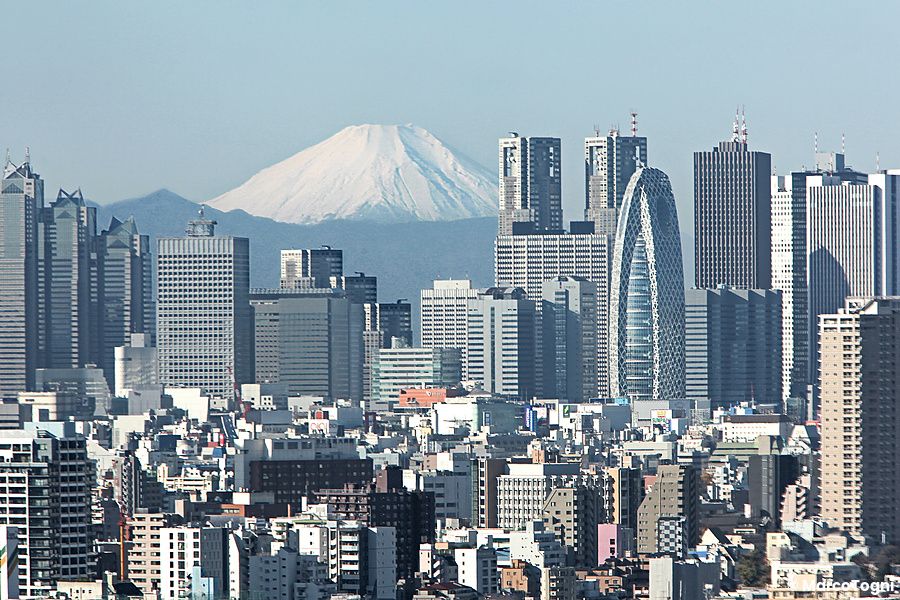 Skyline di Tokyo con Monte Fuji sullo sfondo.
