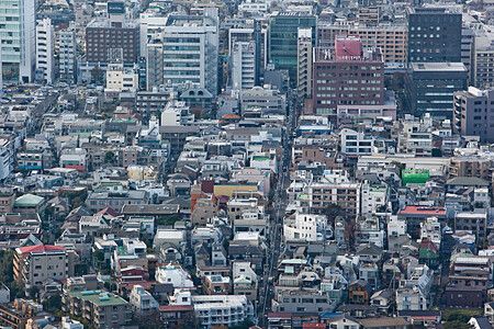 Panorama urbano denso di edifici a Tokyo visto dall'alto.