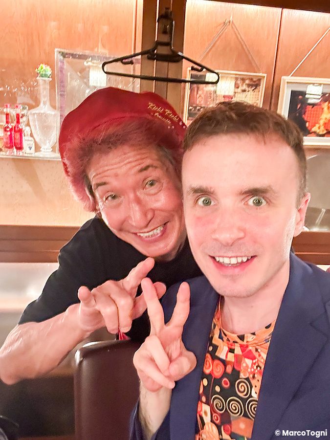 Marco Togni insieme allo chef del ristorante Kichi Kichi Omurice a Kyoto.