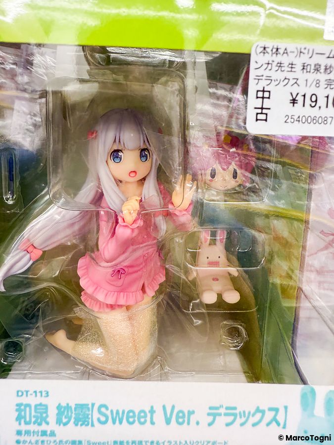 Confezione di una figure da collezione in vendita presso amiami Akihabara Figure Tower a Tokyo.