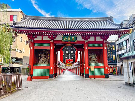 Ingresso Kaminarimon del tempio Senso-ji ad Asakusa, Tokyo.