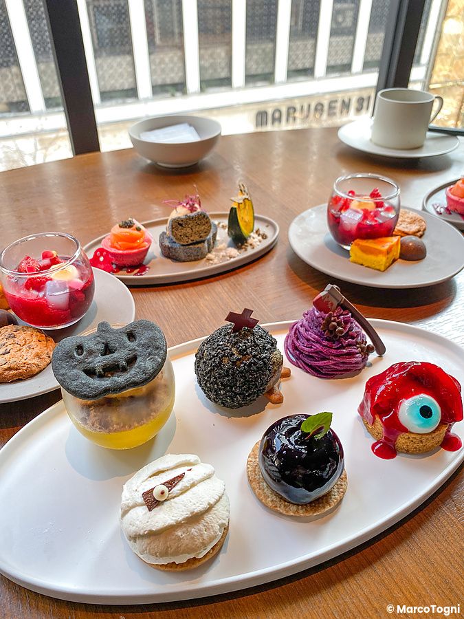 Dolci a tema Halloween serviti nella lounge di un hotel a Tokyo.