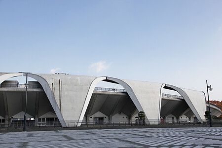 Vista dello stadio al Komazawa Olympic Park a Parco olimpico di Komazawa con architettura moderna.
