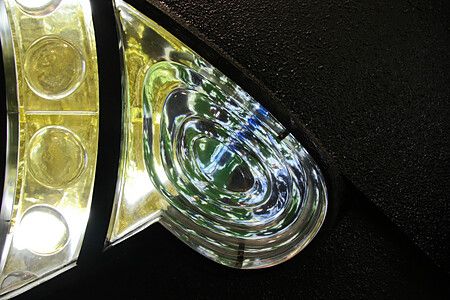 Dettaglio della scultura The Eye of Shinjuku nella stazione di Shinjuku