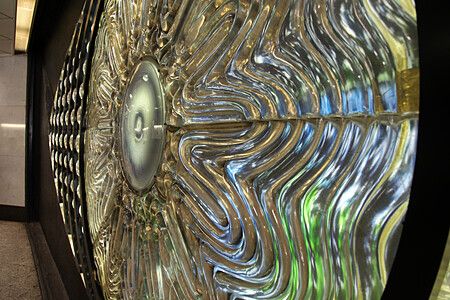 "The Eye of Shinjuku" di Yoshiko Miyashita alla stazione di Shinjuku, Tokyo.