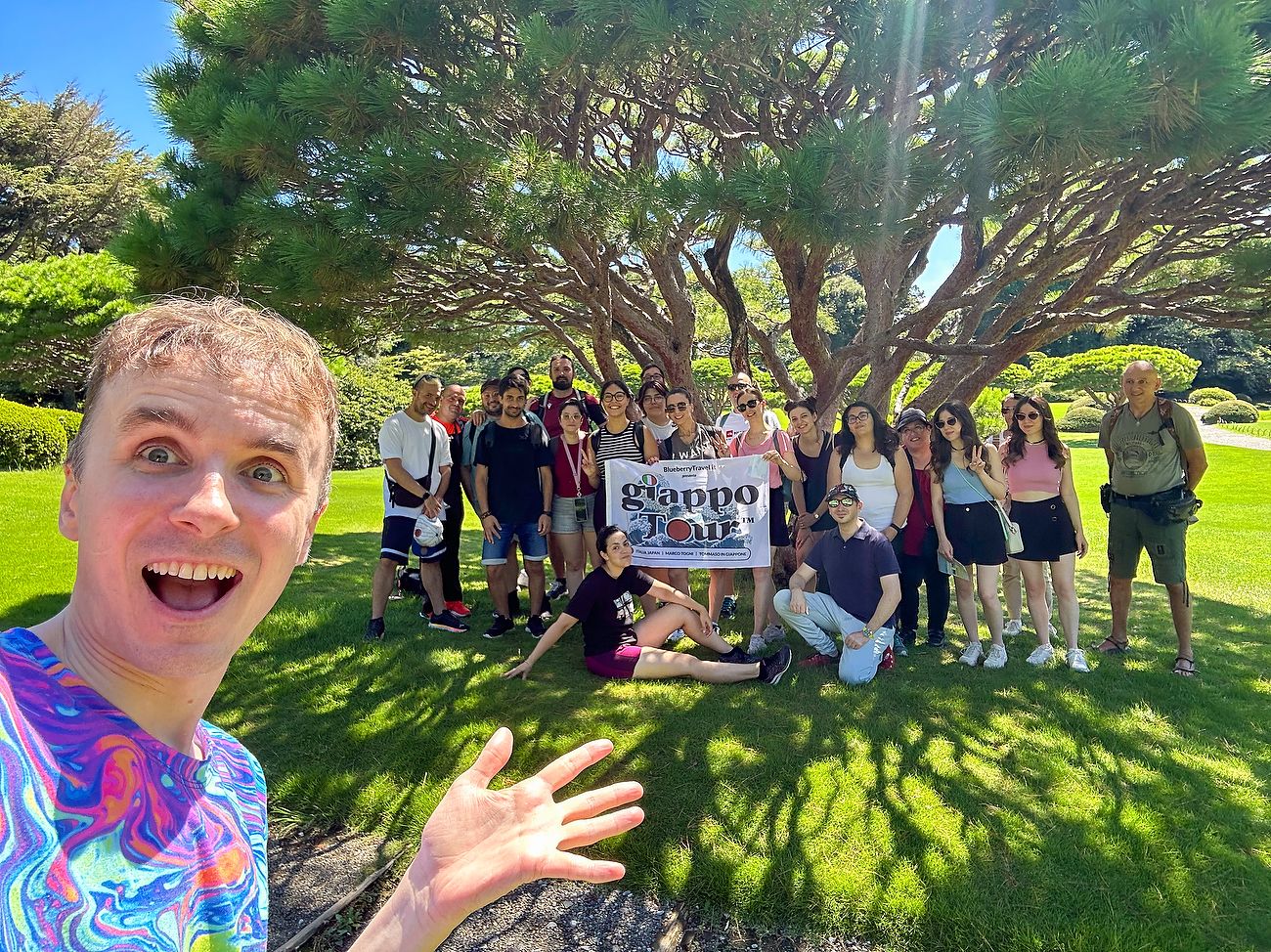 Marco Togni con un gruppo di viaggiatori durante GiappoTour