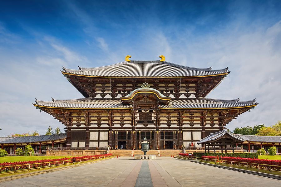 Vista frontale del tempio Todaiji a Nara, Giappone.