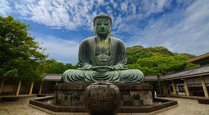 Il Grande Buddha di Kamakura al tempio Kotokuin in Giappone.