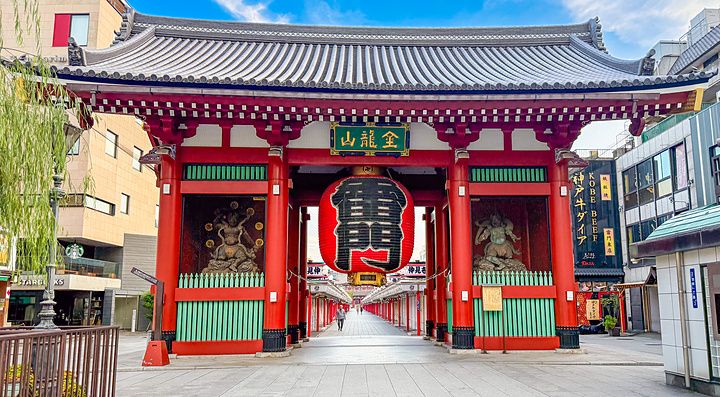 Ingresso Kaminarimon del tempio Senso-ji ad Asakusa, Tokyo.