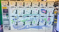 Coin locker decorati con disegni di Little Twin Star in una stazione giapponese.