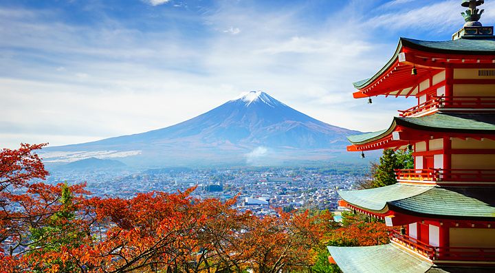 Monte Fuji e Chureito Pagoda in autunno, Fujiyoshida, Giappone.