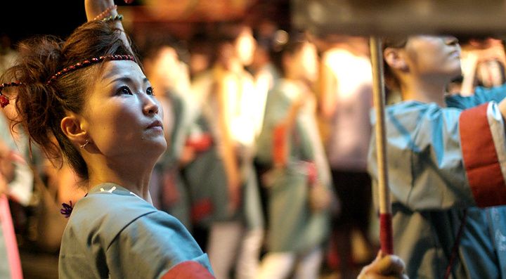 Donna in abito tradizionale al Nebuta Festival di Ojima, Kanto