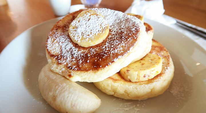 Ricotta hotcake al bills di Odaiba con banana e burro aromatizzato.