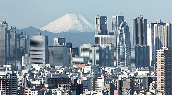 Skyline di Tokyo con Monte Fuji sullo sfondo.