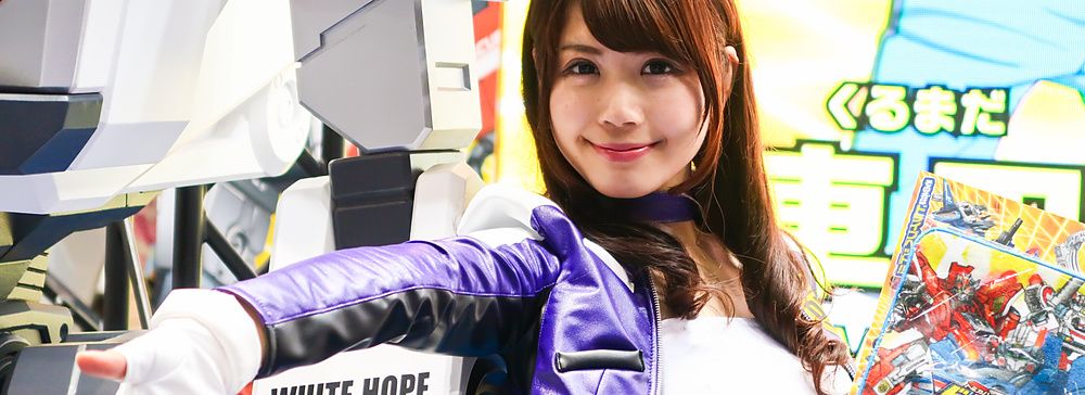 Una promoter sorridente in divisa al Tokyo Game Show, Tokyo.