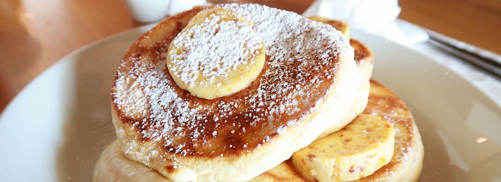 Ricotta hotcake al bills di Odaiba con banana e burro aromatizzato.