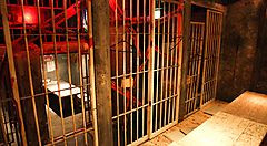 Curioso dettaglio dell'interno del ristorante Alcatraz a Shibuya, in cui sembra di essere in carcere.