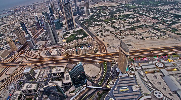 La città di Dubai vista dall'alto.