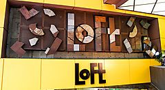 Il logo all'ingresso del negozio Loft, a Shibuya.