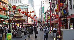 La strada principale di China Town a Kobe.